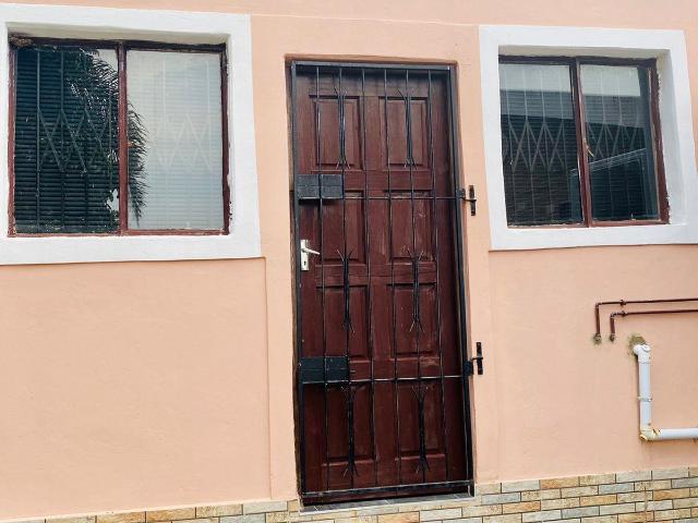 0.5 Bedroom Garden Cottage To Let in Illovo Glen