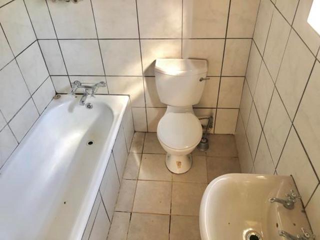 0.5 Bedroom Garden Cottage in White River AH