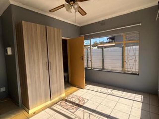 0.5 Bedroom House in Oos Einde