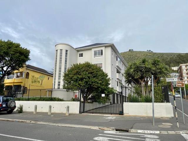 0.5 Bedroom House in Sea Point