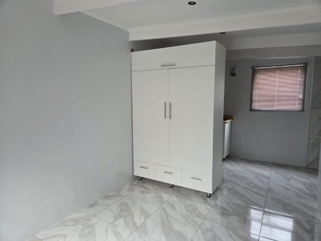 0.5 Bedroom Studio Apartment To Let in Goodwood Estate