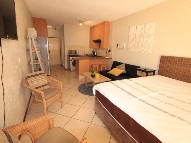0.5 Bedroom Studio Apartment To Let in Lonehill