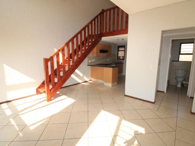 0.5 Bedroom Studio Apartment To Let in Lonehill