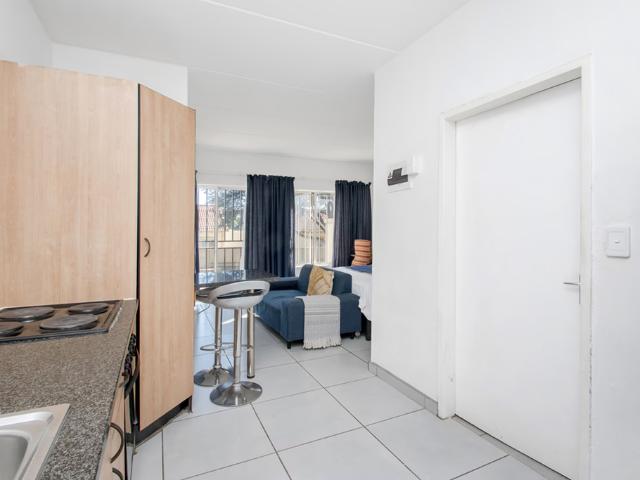 0.5 Bedroom Studio Apartment To Let in North Riding AH