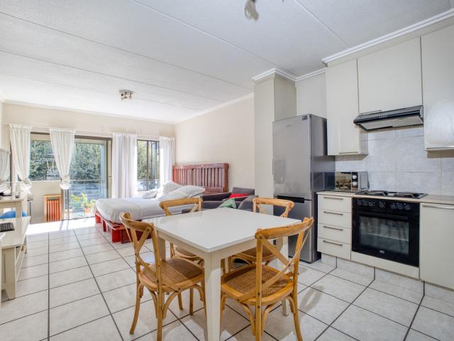 0.5 Bedroom Studio Apartment To Let in Paulshof
