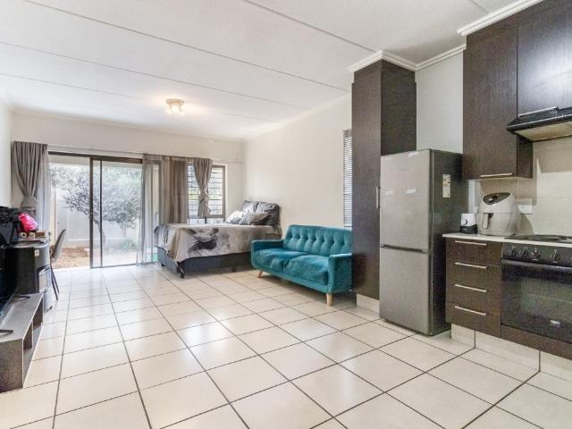 0.5 Bedroom Studio Apartment To Let in Paulshof