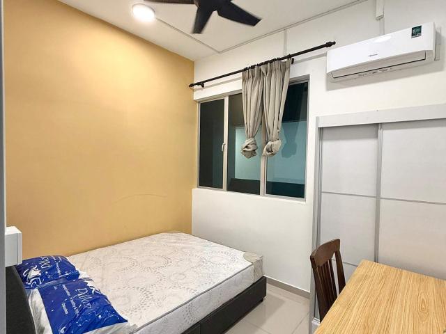 0.5 MIN WALK TO LRT SALAK SELATANREADY TO MOVE IN✨Middle Room at Nikka City Sentral Residence, Bandar Sri Permaisuri