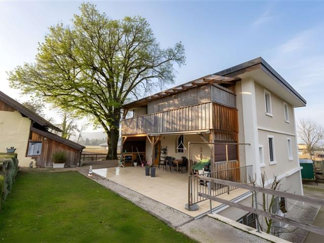 13.5 Room farm house