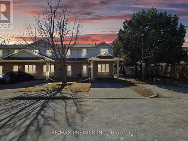 13 9 Wentworth Drive, Grimsby, ON, L3M 5H9 townhouse for sale | Listing ID X12019 | Royal LePage