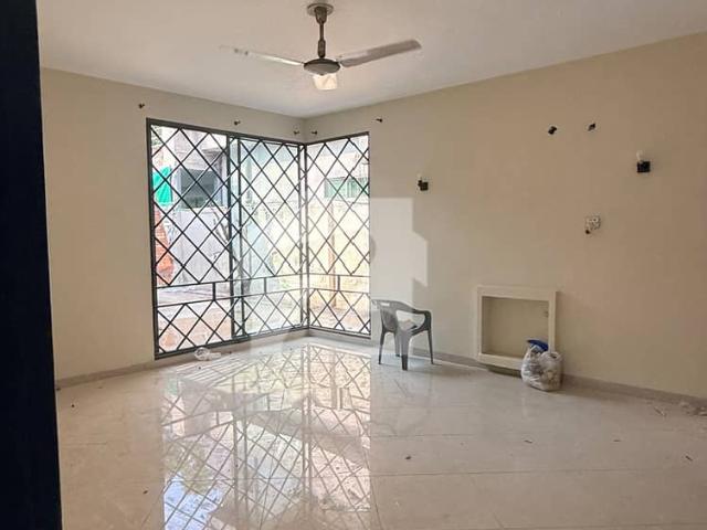 13,000 Hazar Square Feet COMMERICAL Plaza For Rent Mode Town Prime Location Neat Clean Option
