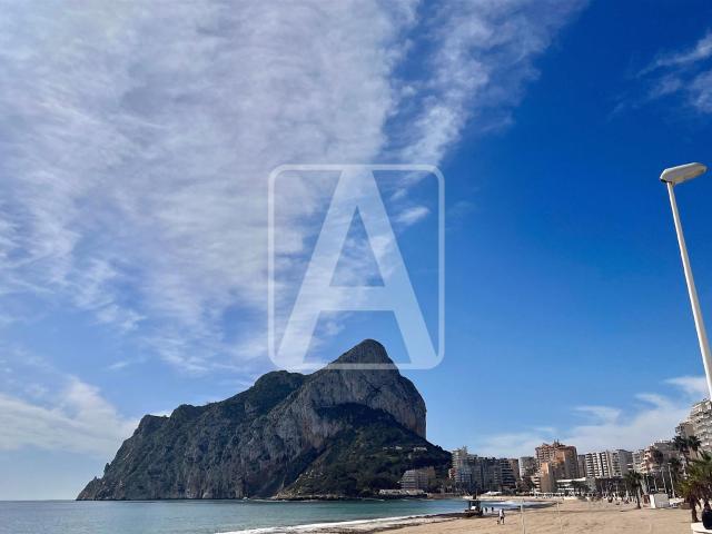 Ático dúplex en venta en primera línea de la Playa Levante L. 302m² Calpe Calp