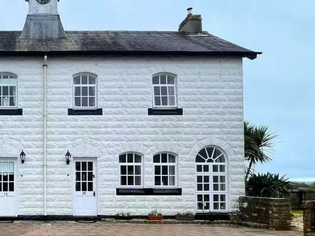 13 The Stables, Woodstown, Co. Waterford, X91NP68 is for sale