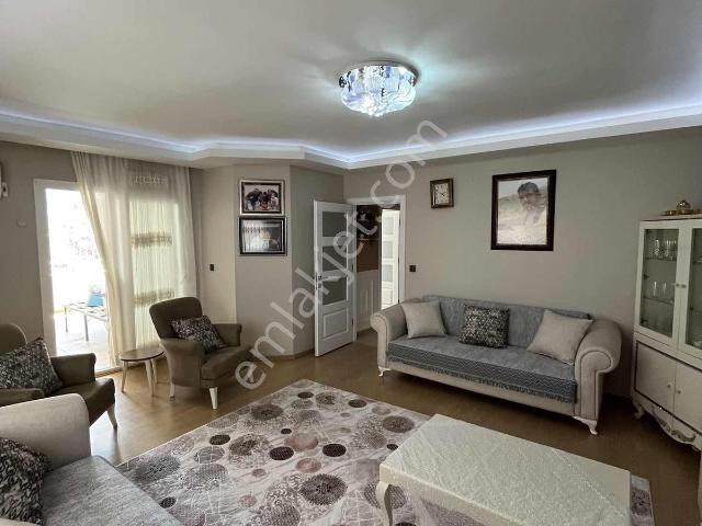 13 Yaşında Pınar Mh. 4+1 Kapalı Mutfak Hasarsız İskanlı
