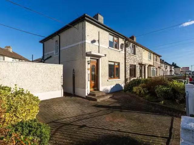 13 Yellow Road, Whitehall, Dublin 9, D09PC86 is for sale