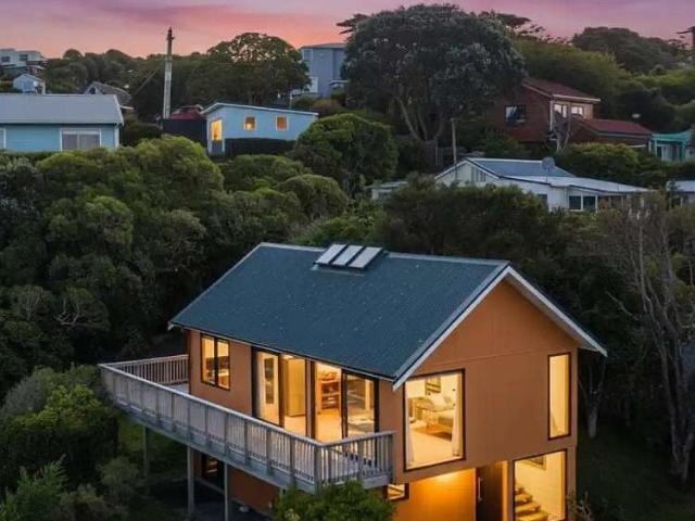 13 Airlie Road, Plimmerton, Porirua City