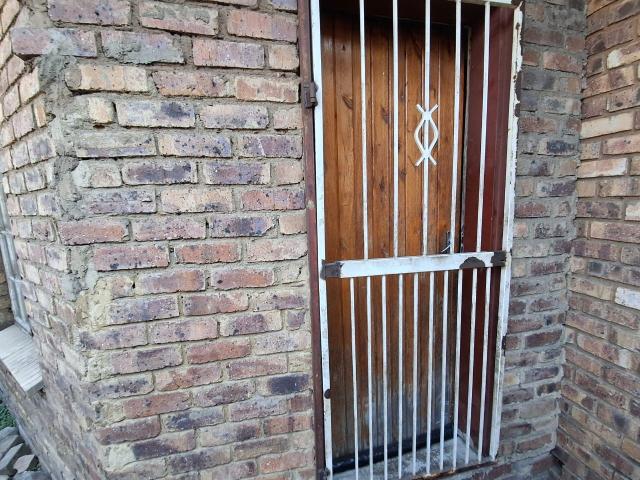 13 Bedroom House For Sale in Delville