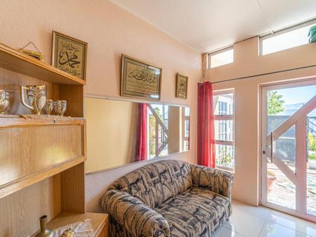 13 Bedroom House in Grassy Park