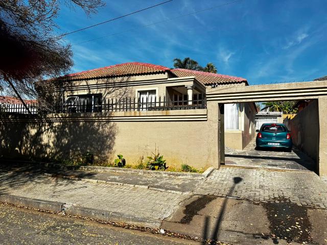 13 Bedroom House in Highlands North