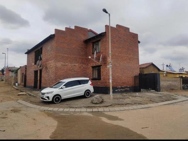 13 Bedroom House in Ivory Park