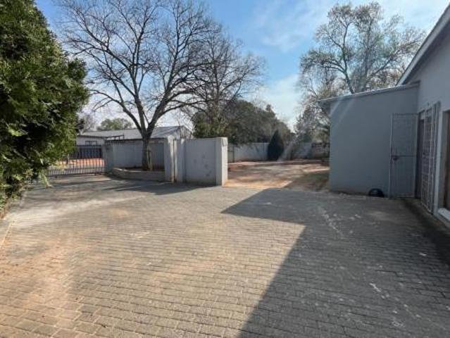 13 Bedroom House in Park West