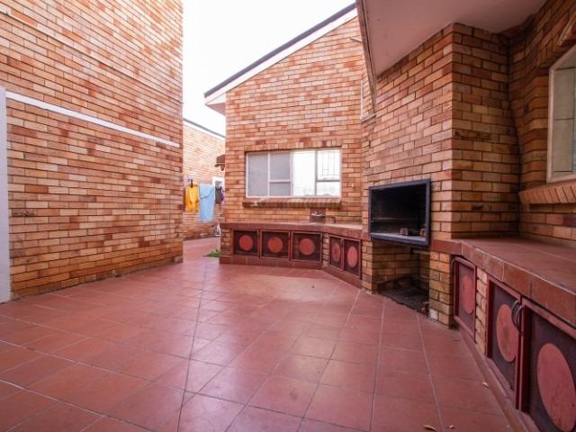 13 Bedroom Room To Let in Die Bult