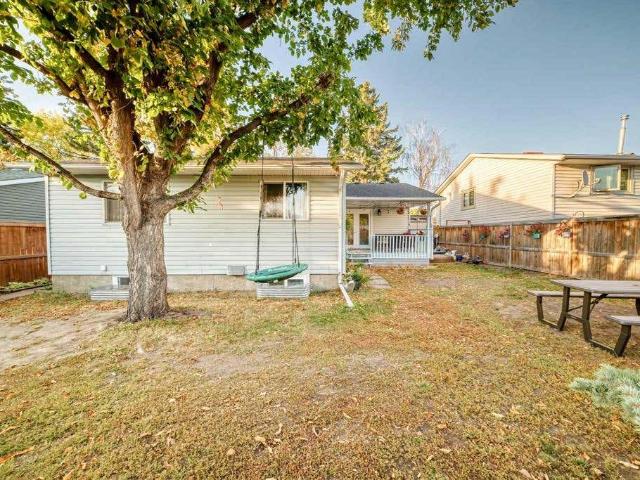 13 Brentwood Drive, Strathmore, AB T1P1G1 House For Sale | RE/MAX | A2259