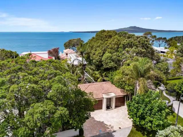 13 Clifton Road, Hauraki, North Shore City