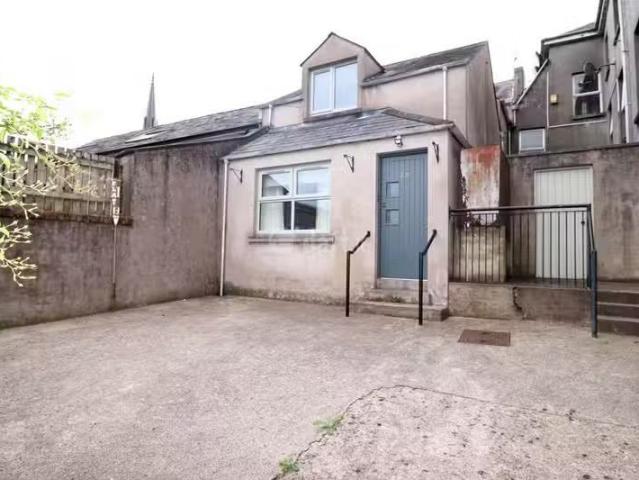 13 Darling Street, Enniskillen, Co. Fermanagh is for rent