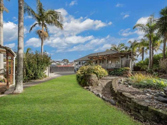 13 Gladfield Lane, Te Atatu Peninsula, Waitakere City
