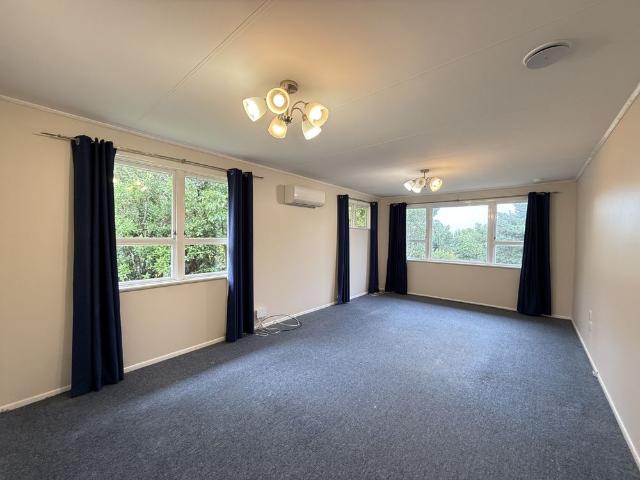 13 Jane Grove, Paparangi