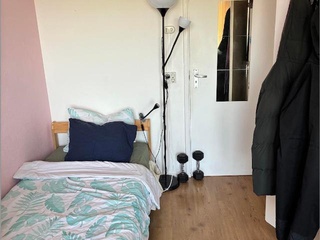 13 m^2 kamer per 20 juli
