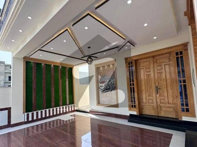 13 Marla Corner House In Top City