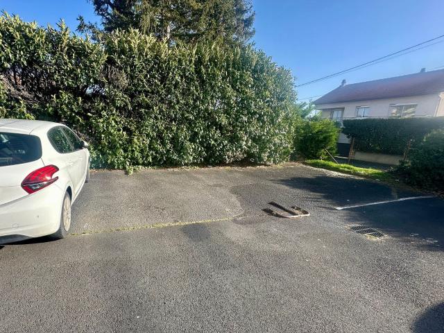 13 places de parking à LEMPDES