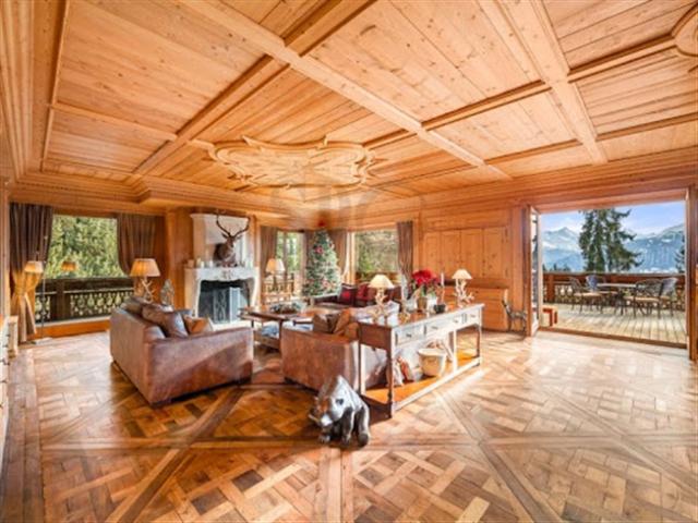 13 Room chalet