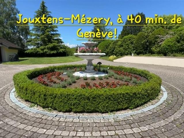 40 Minuten von Genf aus. An einem prestigeträchtigen Ort, ein Herrenhaus zum Verkauf oberhalb von Lausanne. Ein wunderschöner Garten