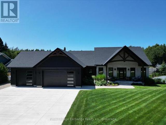 13 Robbie Lane, Kincardine, ON, N0G 2T0 Luxury House for sale | Listing ID X13614 | Royal LePage Carriage Trade Luxury Properties