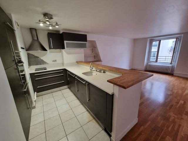 13 Rue Notre Dame des victoires 75002 spacieux 2 pièces bien placé
