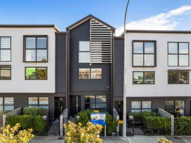13 Settlers Avenue, Hobsonville, Waitakere City For Sale
