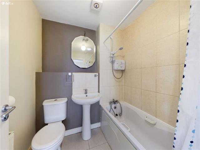 13 Shannon Grove, Ballyleague, Roscommon Ring Property Consultants 4922 MyHome. Ie Residential
