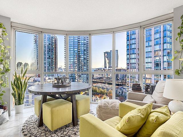 1004 183 Keefer Place Vancouver, British Columbia