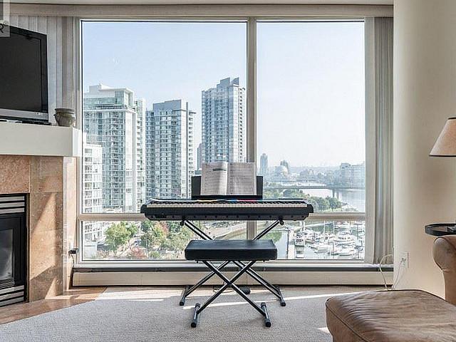 1005 1201 Marinaside Crescent Vancouver, British Columbia