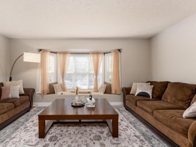 10008 Ave, Edmonton, AB, T5E 6M5 house for sale | Listing ID E4494 | Royal LePage