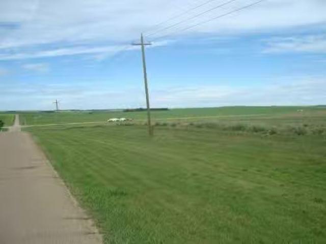 1000 North Road, Trochu, AB, T0M 2C0 commercial for sale Li.
