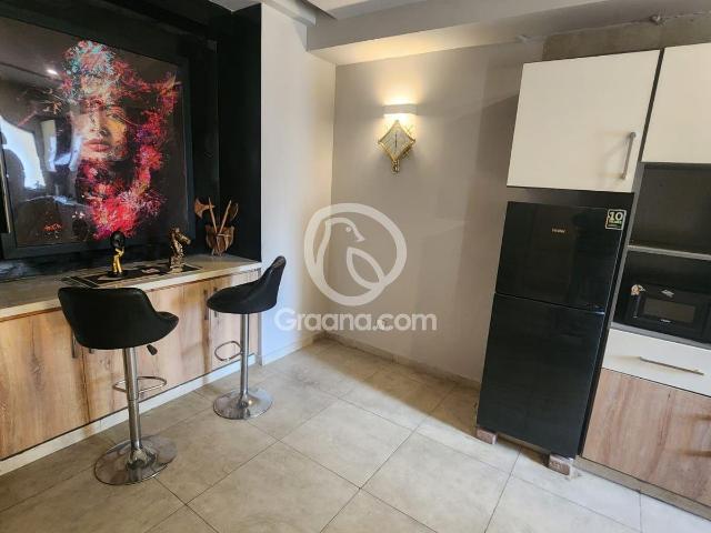 1000 Ft² Flat for Rent