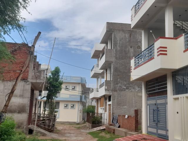 1000 Sq.Ft. Plot in Gomti Nagar Lucknow Listing ID: #10137