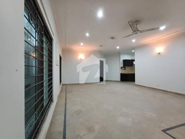 1000 Sq Ft Shop Available For Rent In Gulberg Suitable For Clinic Parlor