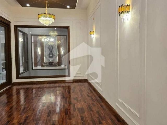 1000 Sq Yard Double Storey Bungalow Block 7 Gulshan