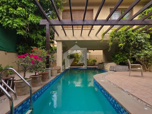 1000 SQ yard villa Available for rent