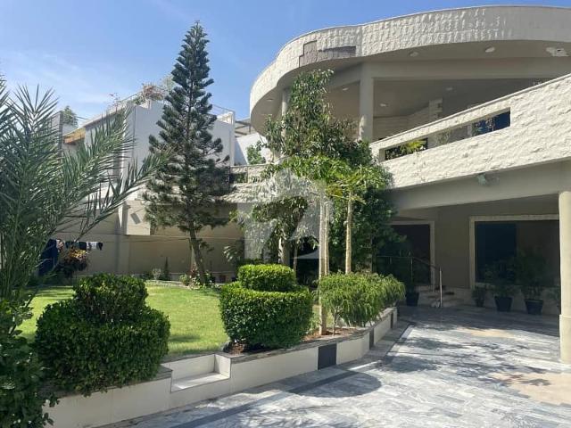 1000 SQ Yard Villa Available For Sale