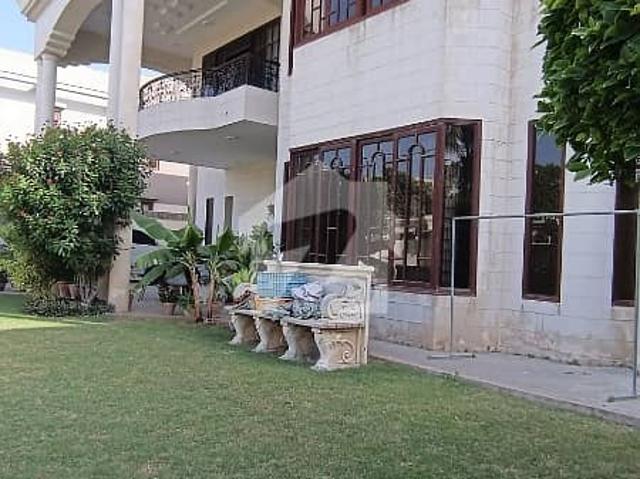 1000 SQ Yard Villa For Sale